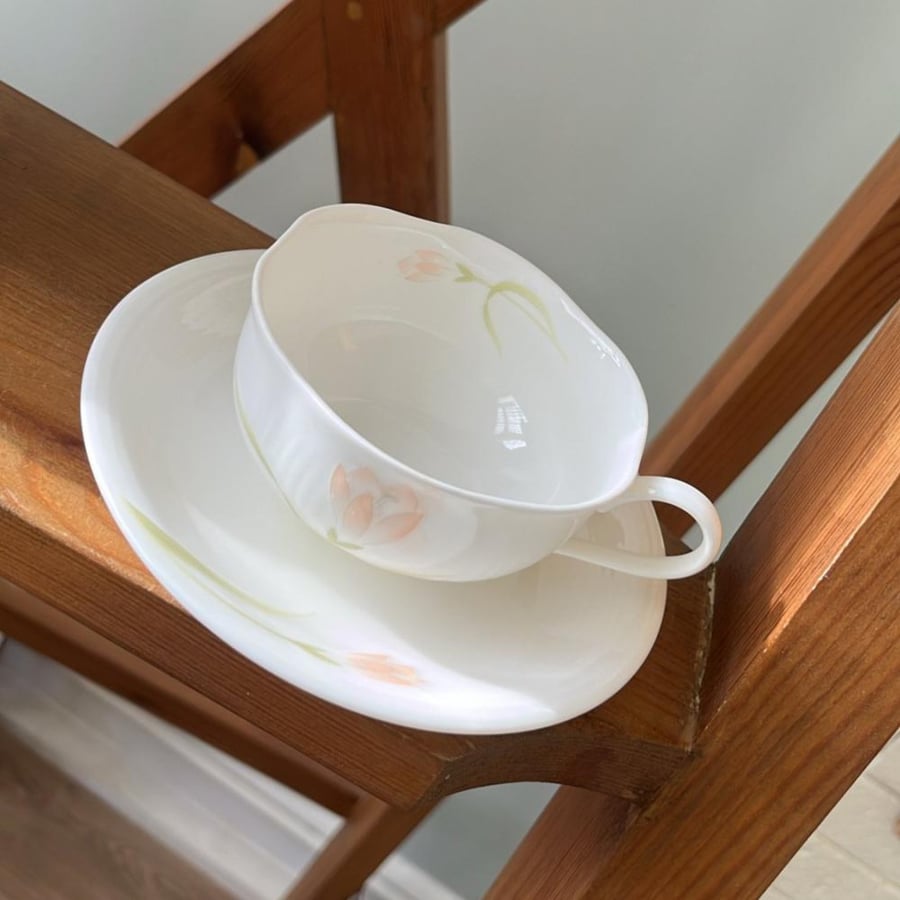 كوب فنتج من البورسلين الصيني العظمي الفاخر Petite Bone China | ماركة Cést Blanc"  المصنوعة بواسطة "Momoyama"  في اليابان