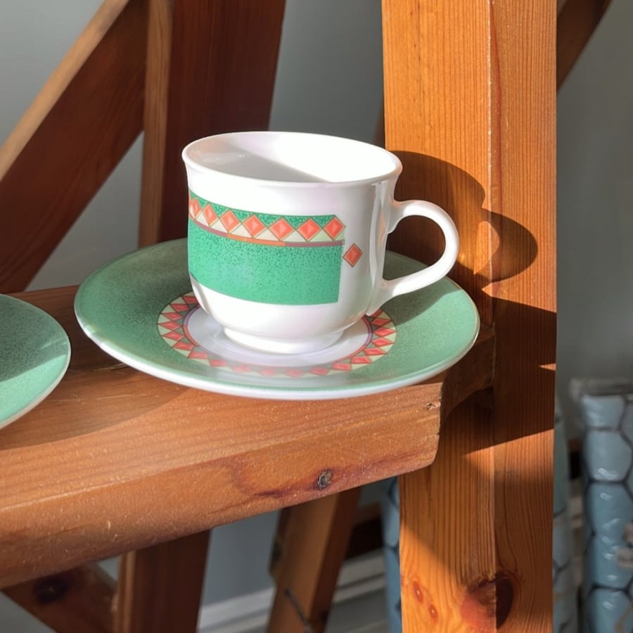 French vintage Arcopal cups