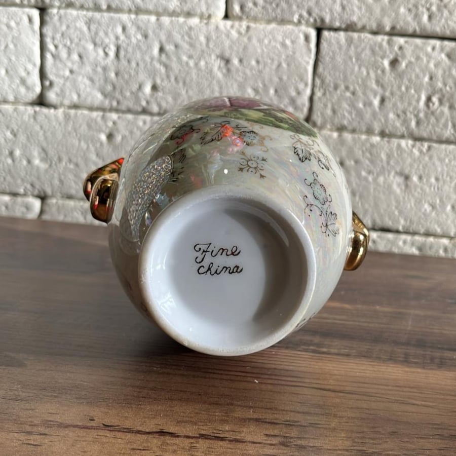A rare Japanese-made fine porcelain vase from the 1980s, in the Romeo and Juliet style.
