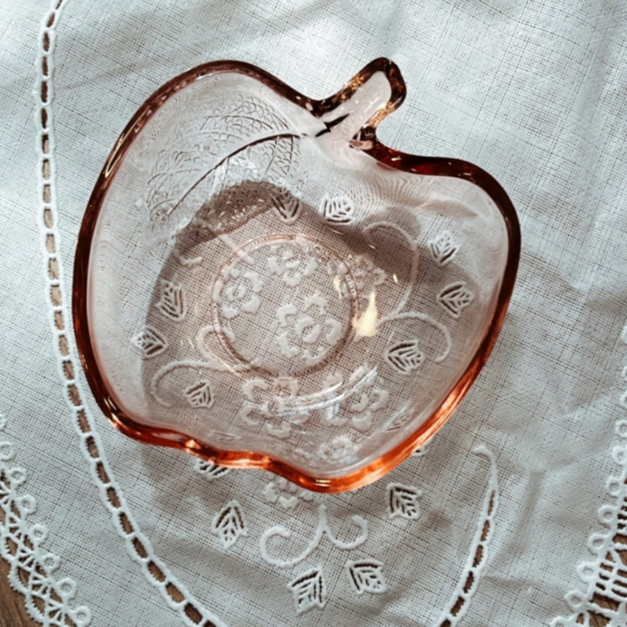 Badia, produced in the shape of an apple, made in Indonesia