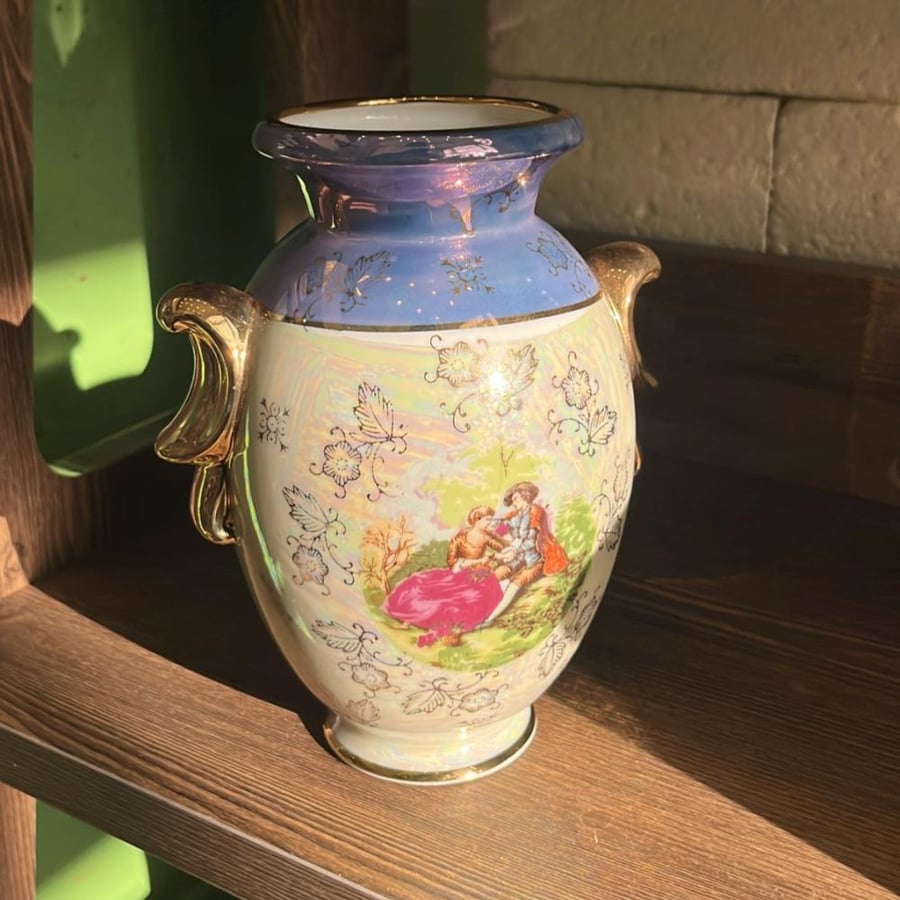 A rare Japanese-made fine porcelain vase from the 1980s, in the Romeo and Juliet style.