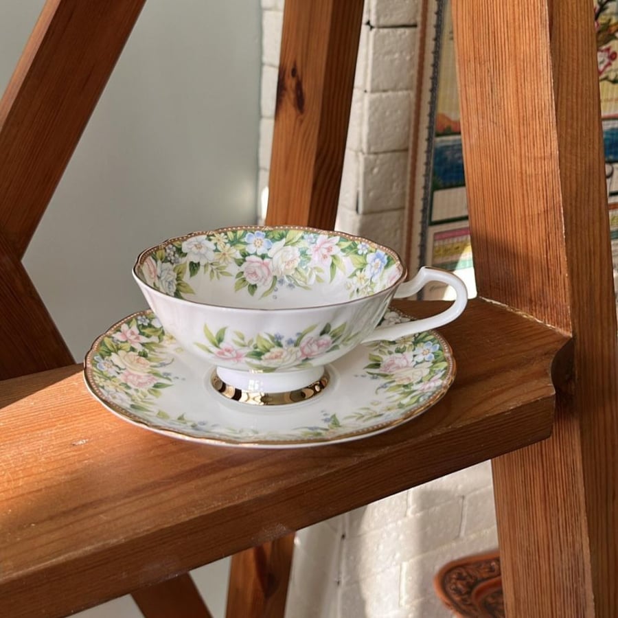 Vintage mug made of bone china - from the renowned Japanese brand Yamaka