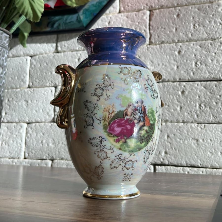 A rare Japanese-made fine porcelain vase from the 1980s, in the Romeo and Juliet style.