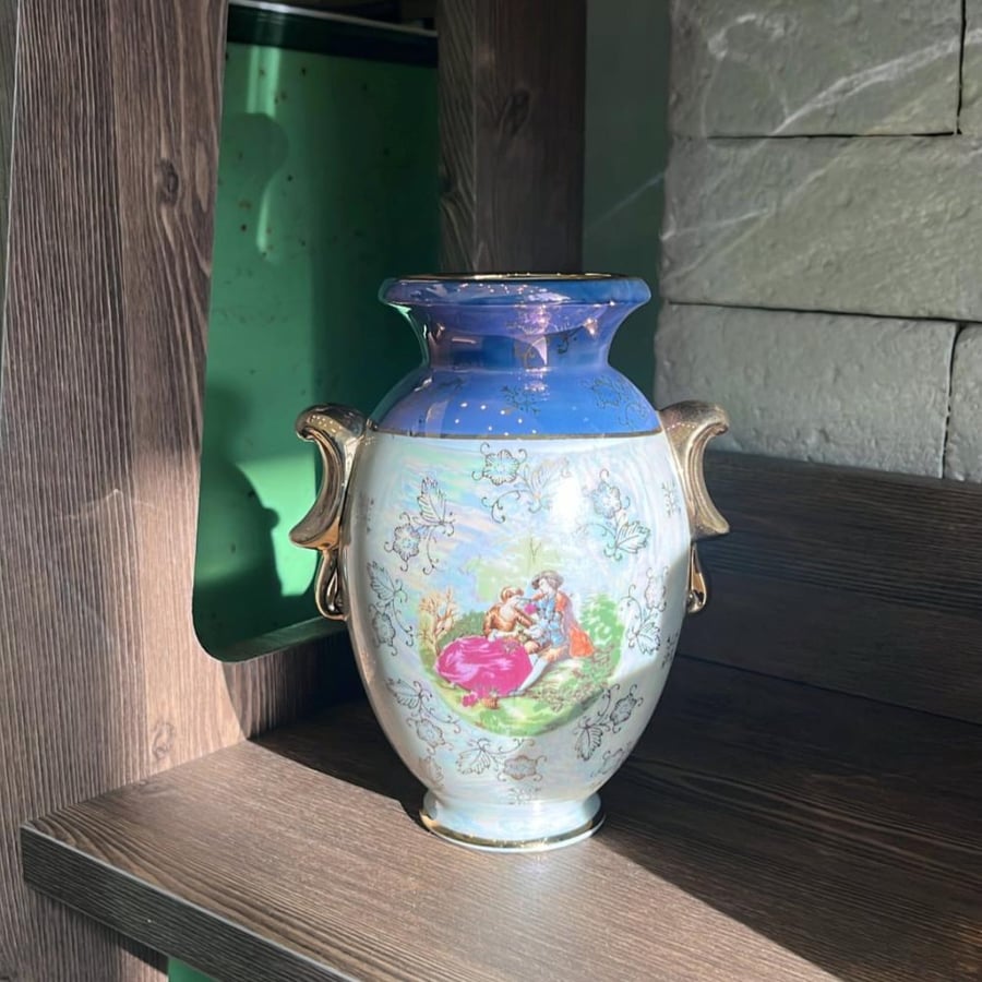 A rare Japanese-made fine porcelain vase from the 1980s, in the Romeo and Juliet style.