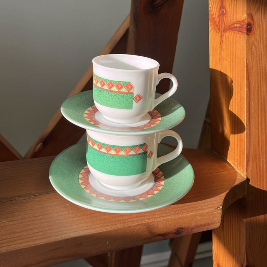 French vintage Arcopal cups