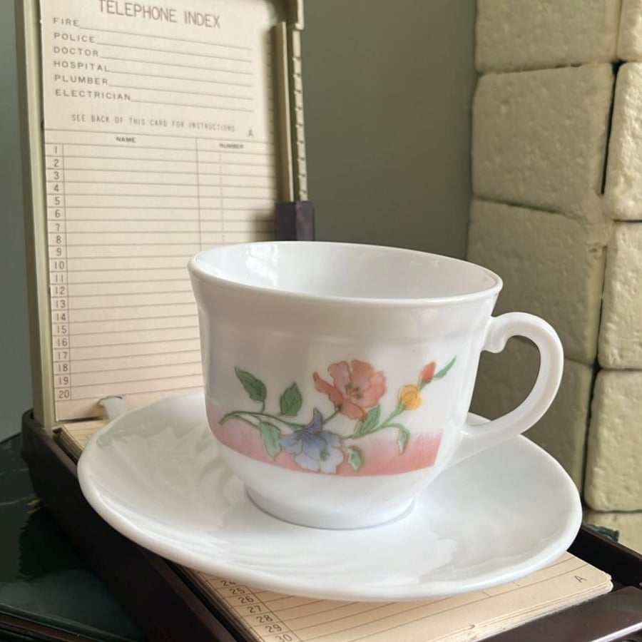 A vintage mug made in France by Arcopal, issued in 1995