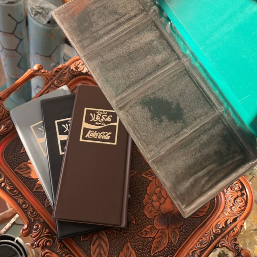 دفتر " البطاقات " من اهداءات كعكي كولا