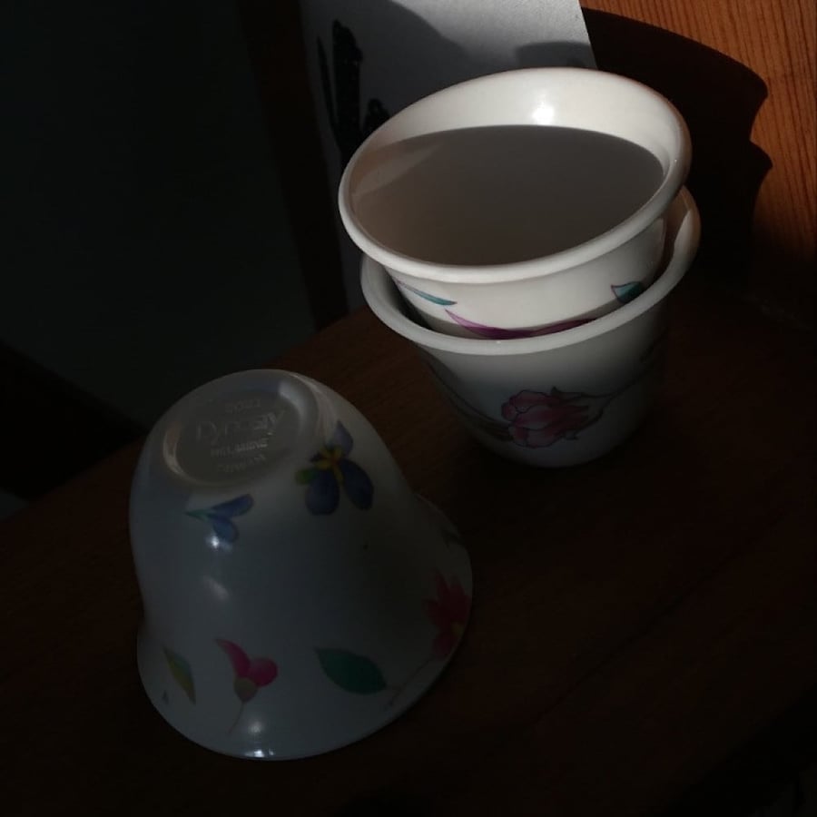 A dozen vintage melamine fans
