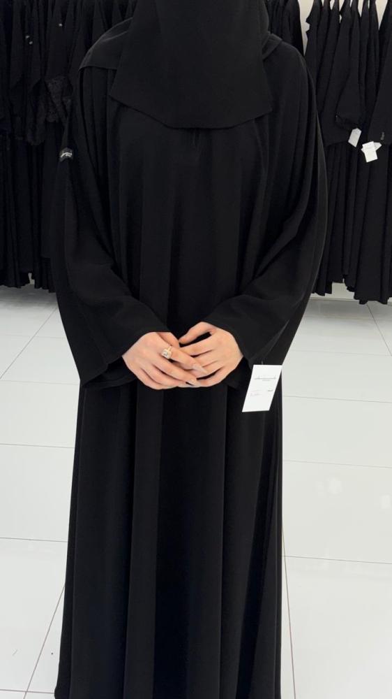 عبايه ساده مقفله بجيوب
