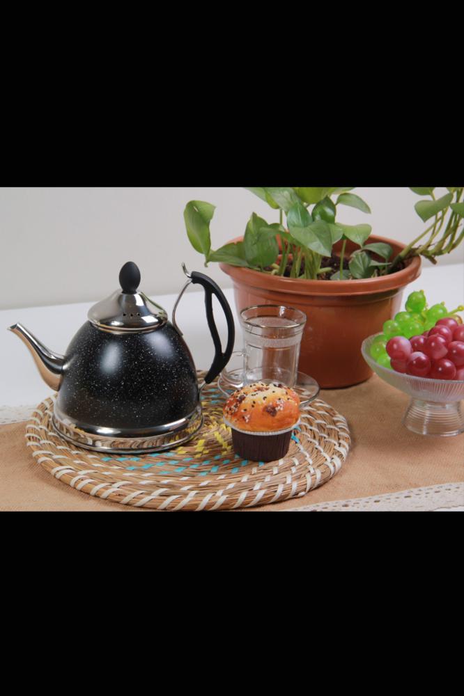 ابريق لشاي والحليب