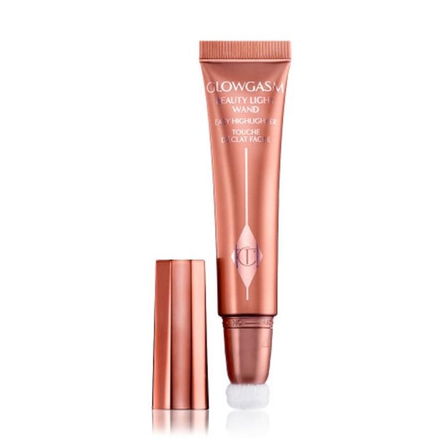 بلاشر سائل وهايلايتر Beauty Light Wand من Charlotte Tilbury Rose Gold 1945