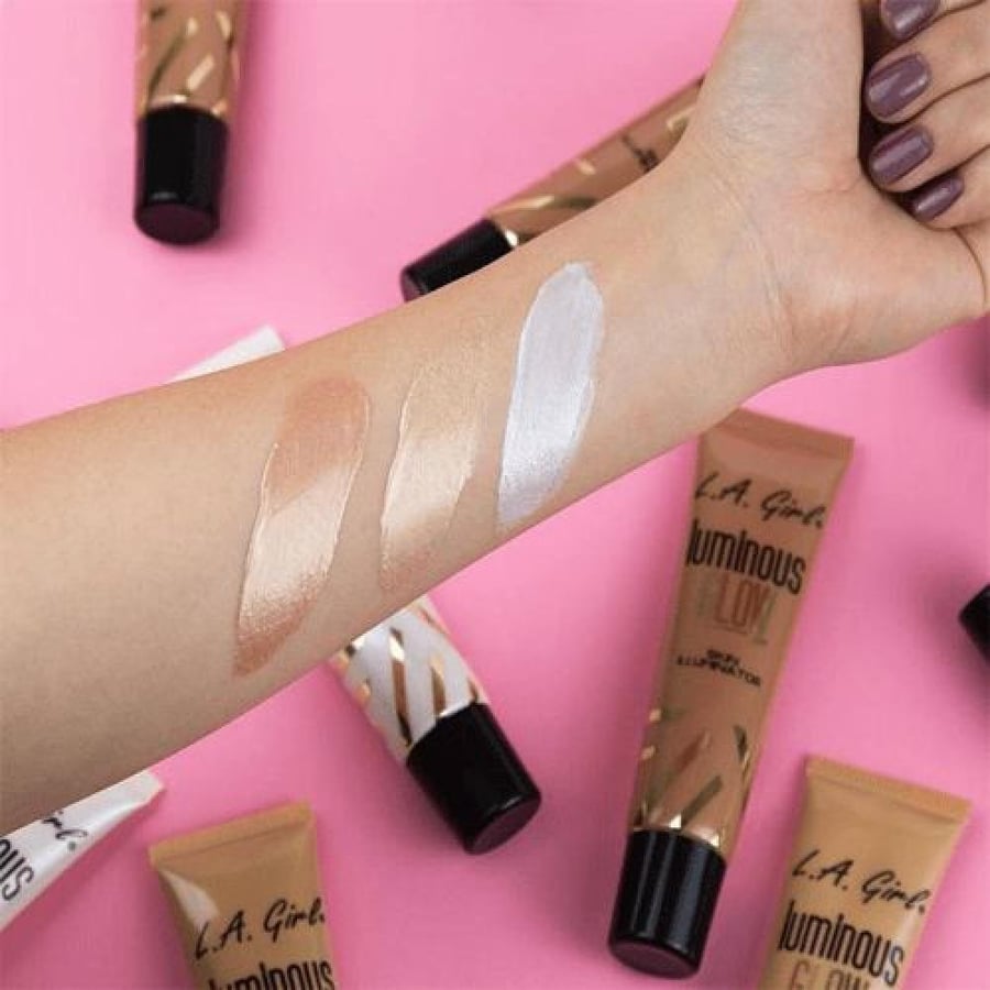 إضاءة جلو ستيك مضيئة من LA Girl درجة Beige GLP693