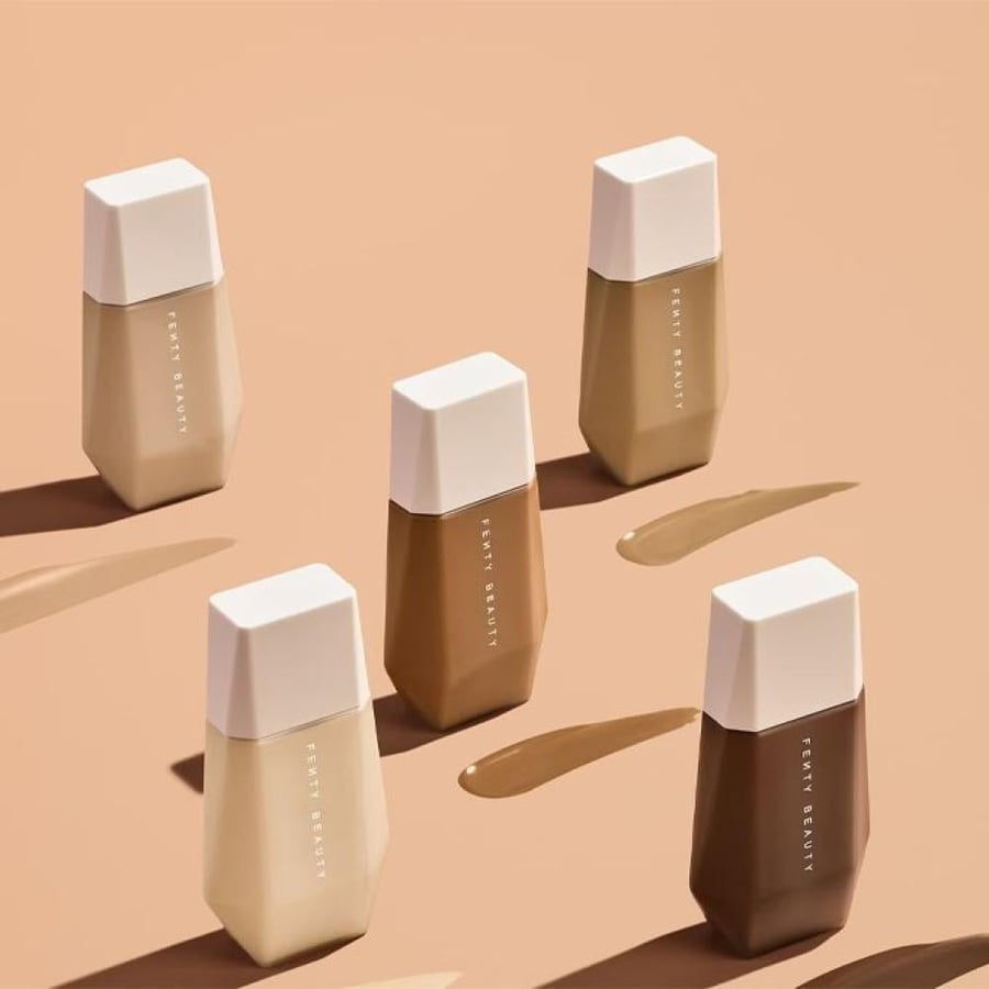 تنت البشرة إيز دروب بلورينج من Fenty Beauty بدرجات بيج وبني