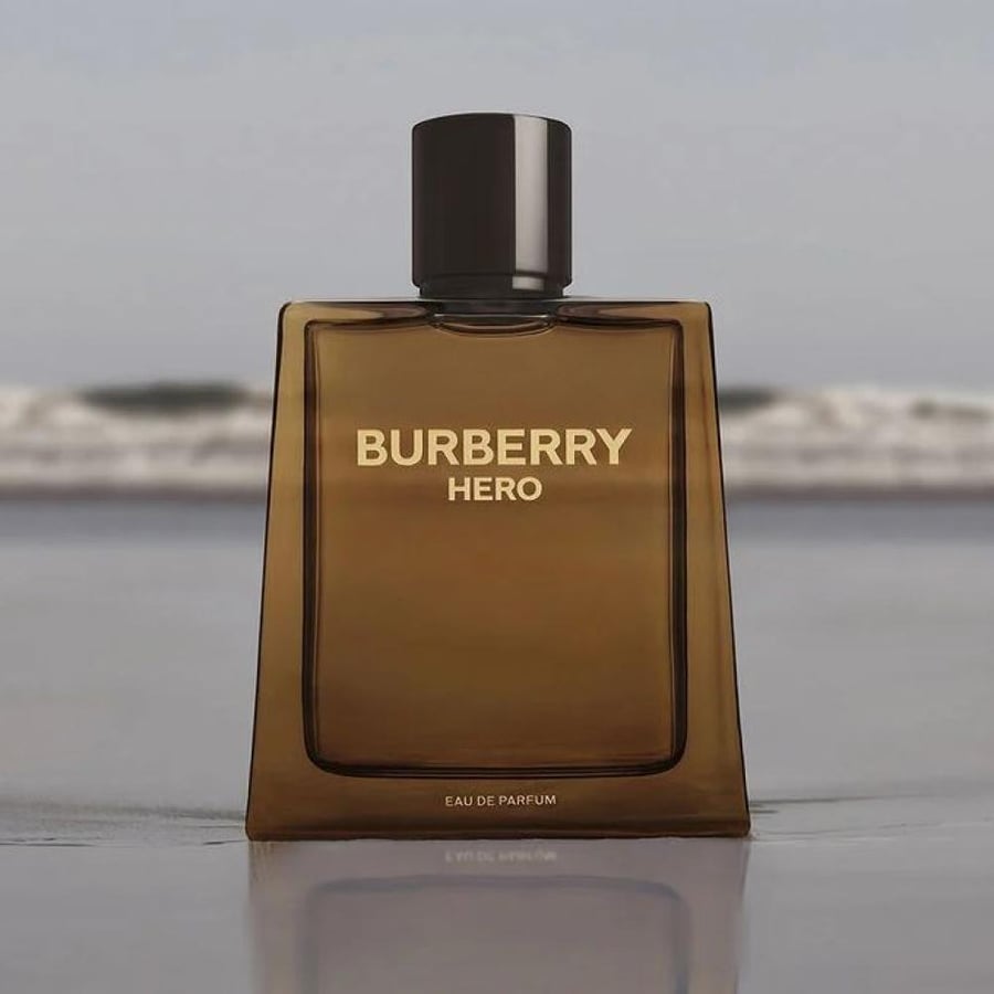 عطر او دي بارفيوم هيرو من Burberry زجاجة بنية مستطيلة