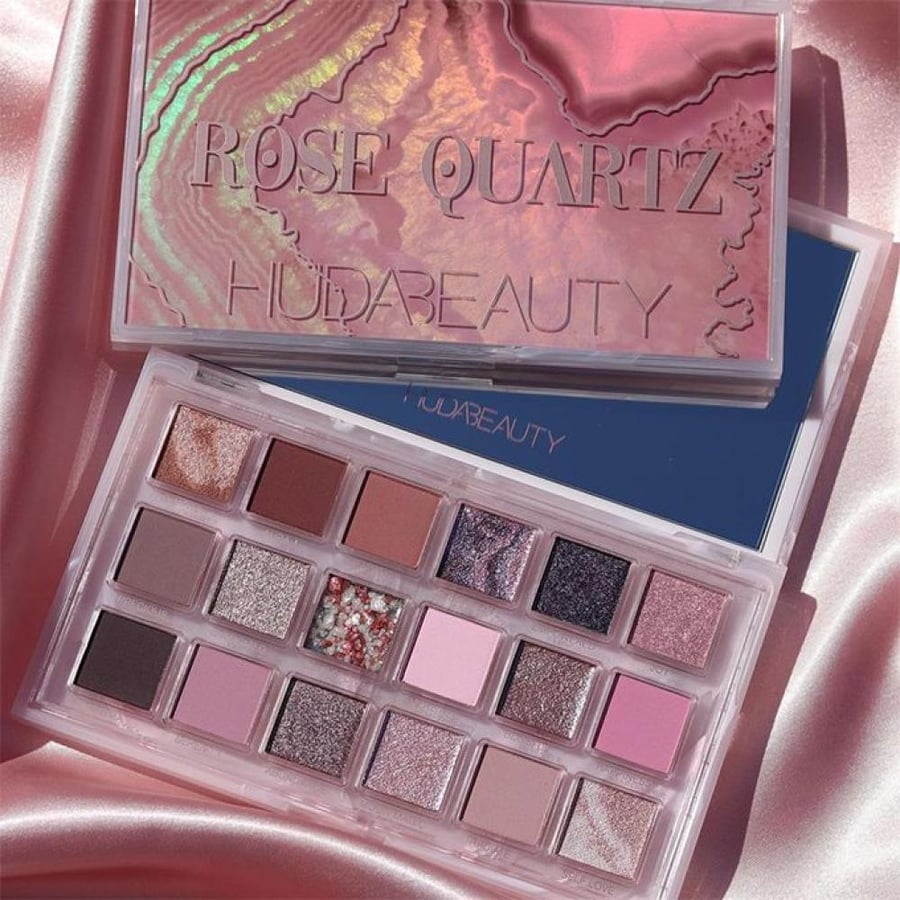 باليت ظلال عيون روز كوارتز من Huda Beauty 20 ظل وردي