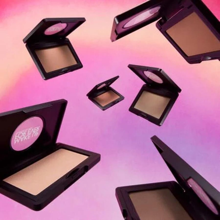بودرة تحديد الوجه آرتيست من Make Up For Ever تثبيت طبيعي خفيف