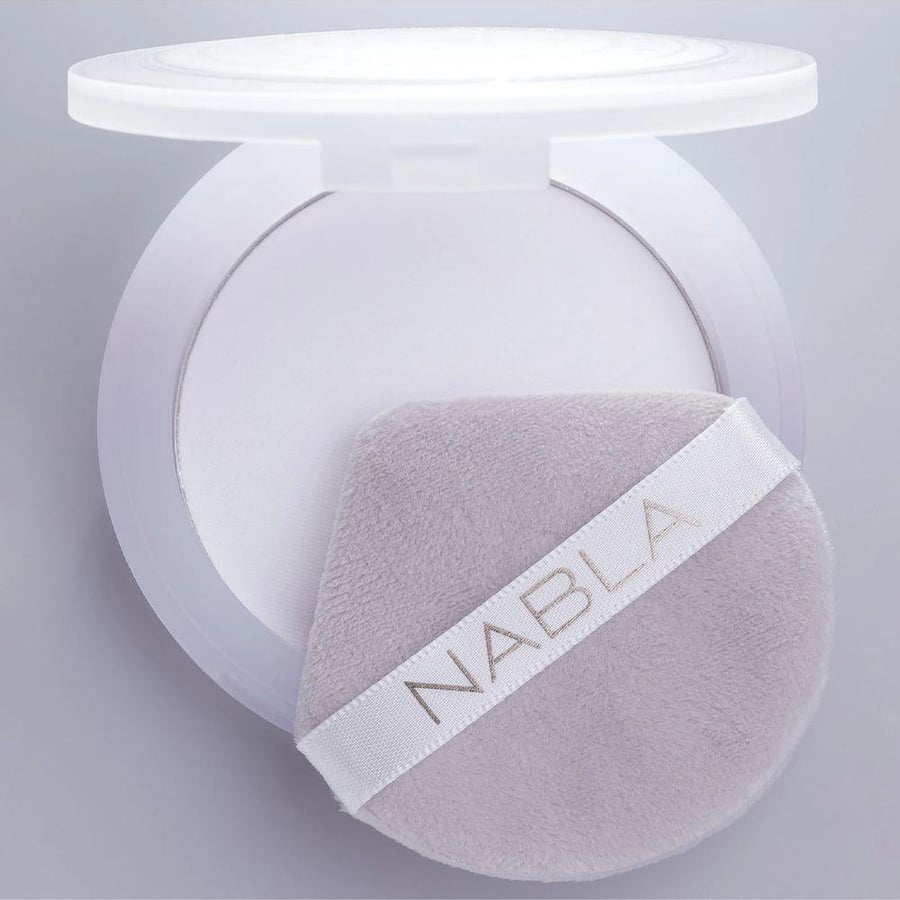 بودرة مضغوطة شفافة Close Up Blotting من NABLA لتثبيت ومات