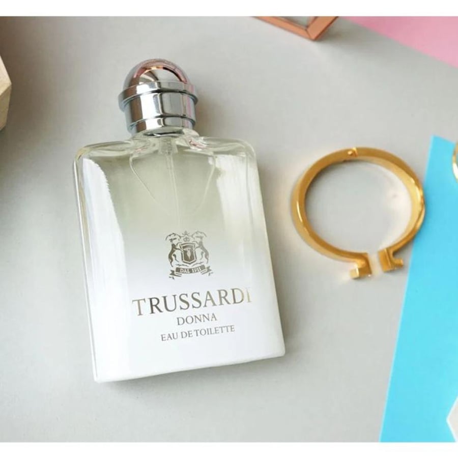 عطر دونا أو دو تواليت من Trussardi زجاج شفاف غطاء فضي 2716