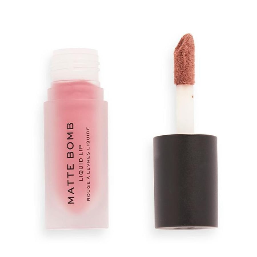 أحمر شفاه سائل مات بومب من Makeup Revolution درجة كلوليس فوشي وردي