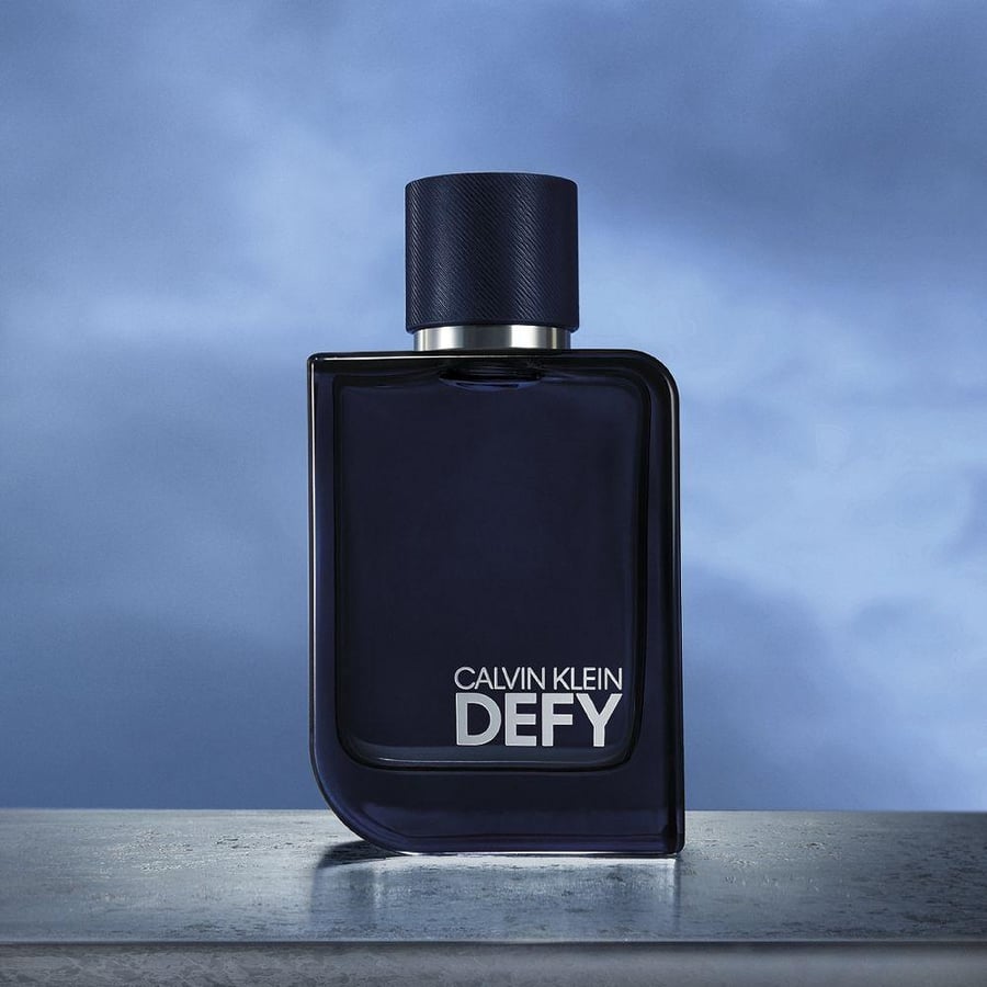 عطر ديفاي برفيوم للرجال من كالفن كلاين زجاجة زرقاء داكنة