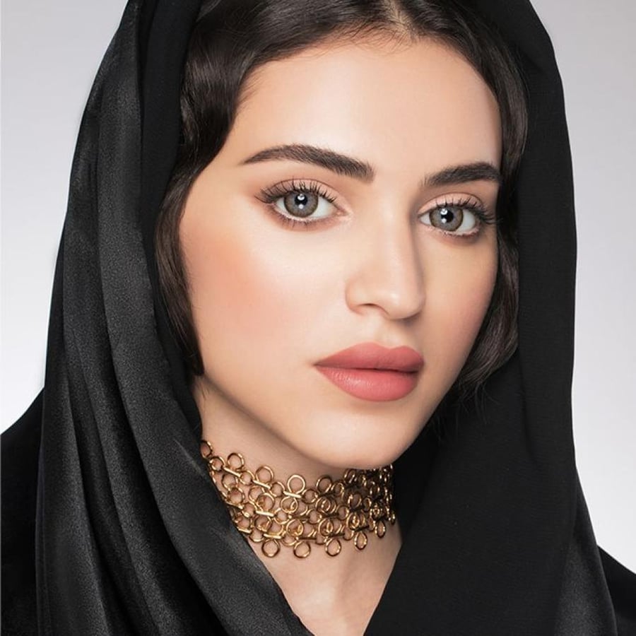 عدسات ملونة لنس مي براون لون بني طبيعي لإطلالة مريحة وجذابة