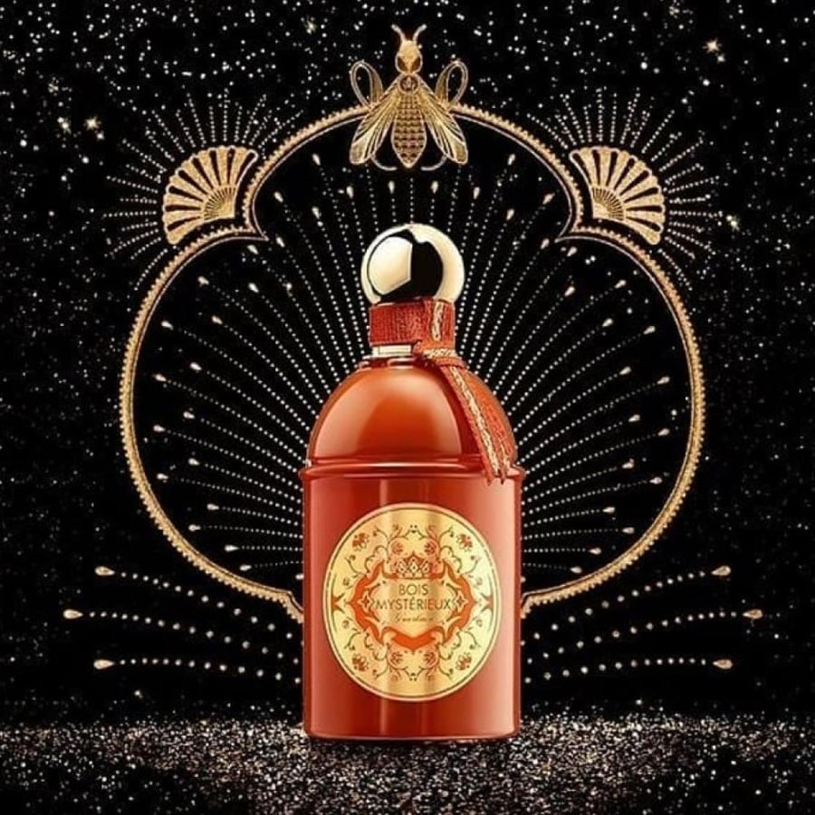 عطر او دو برفيوم Maison Francis Kurkdjian زجاجة بنية بغطاء ذهبي وشريط أحمر