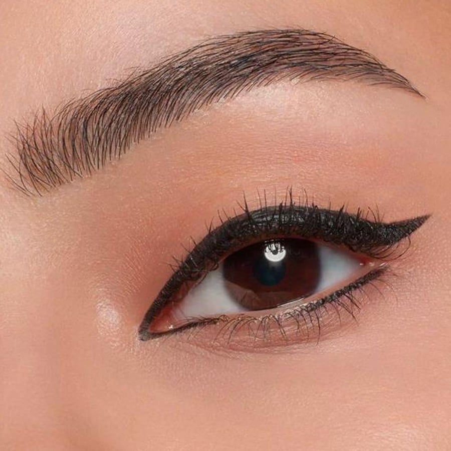 قلم كحل سائل اكسترا لونج لاستينج من essence 010 Blackest Black
