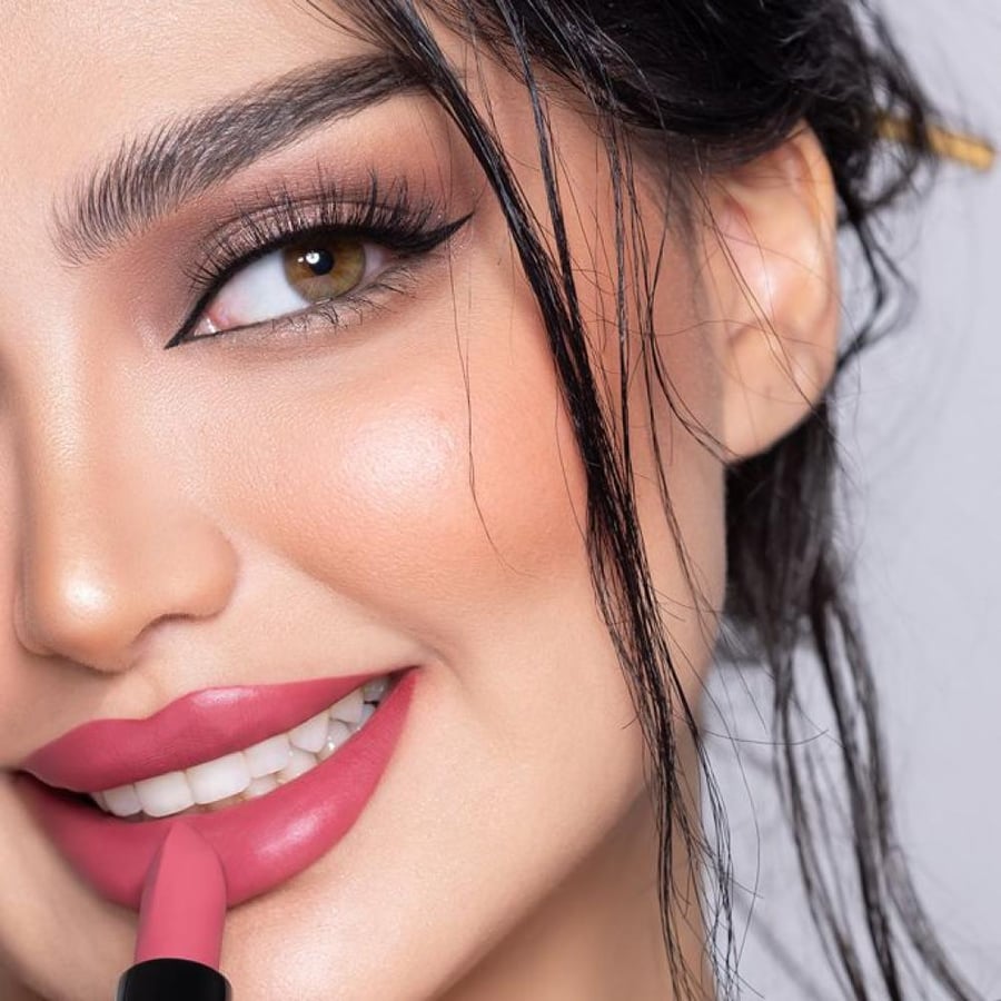 أحمر شفاه كريمي شبه مطفي Calla Makeup وردي CM67 بتقنية تويست