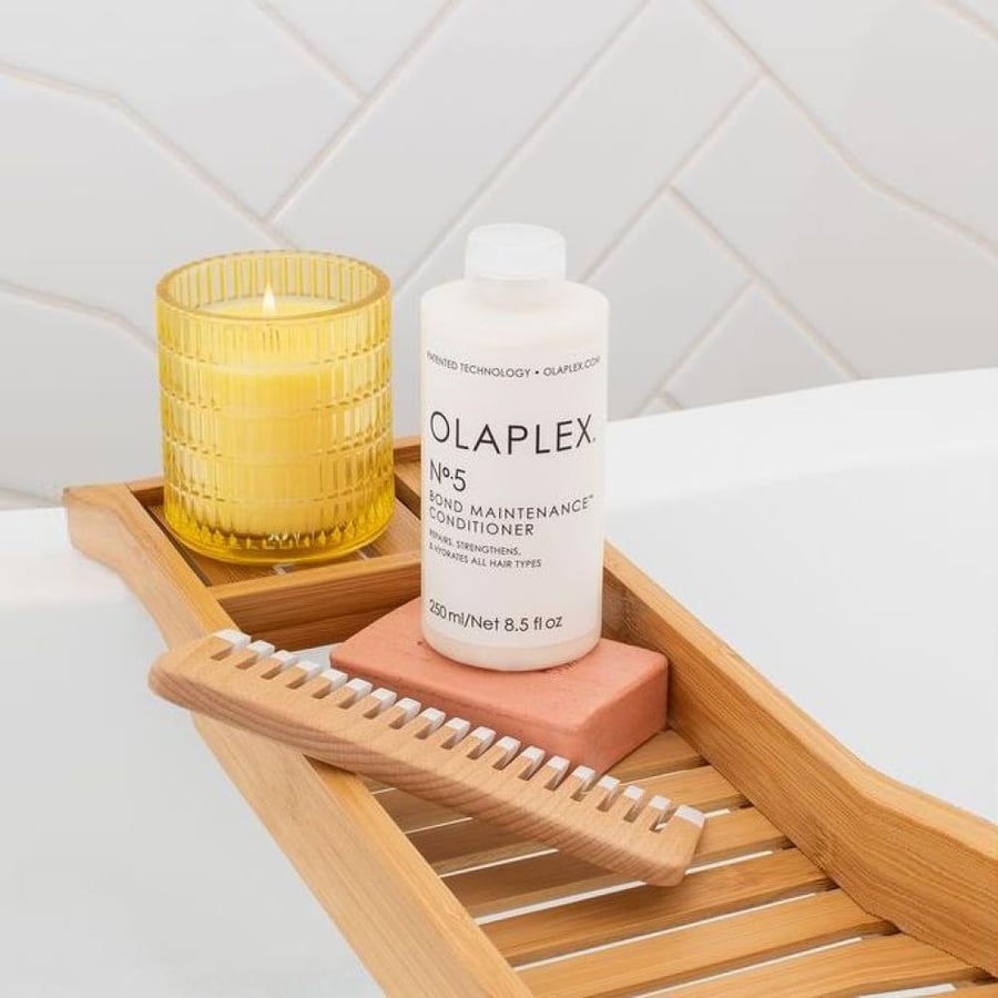 بلسم رقم 5 لإصلاح وترطيب الشعر من OLAPLEX 250 ml