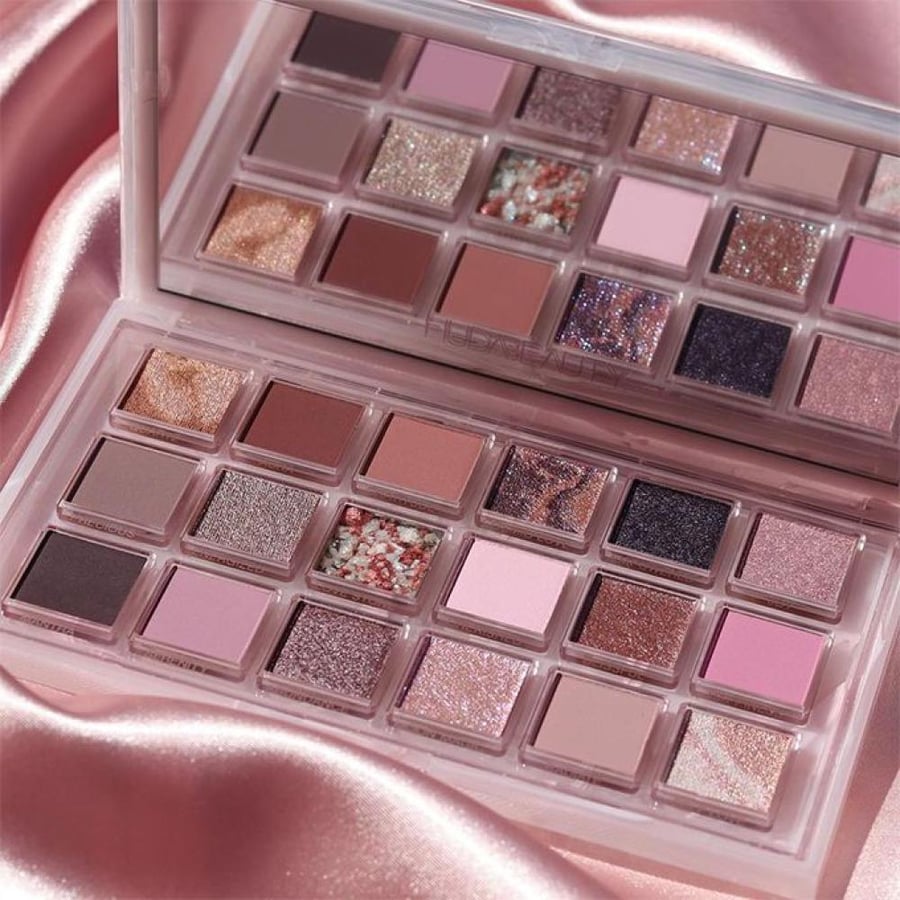 باليت ظلال عيون روز كوارتز من Huda Beauty 20 ظل وردي