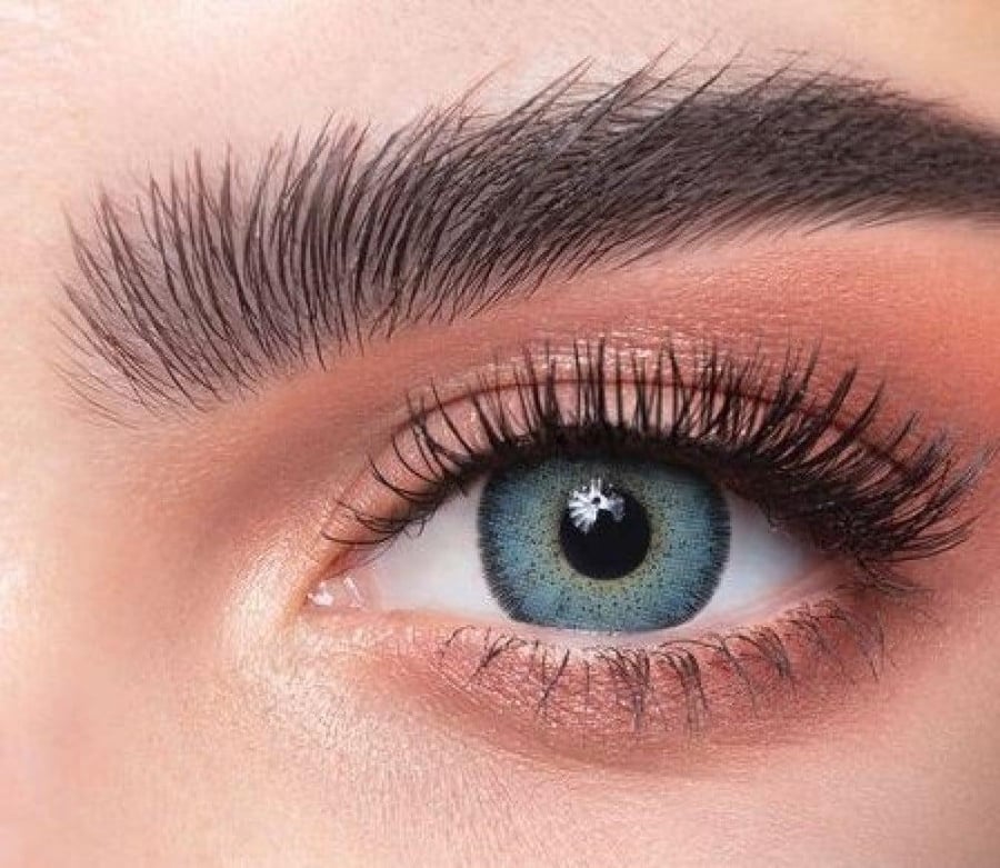 عدسات ملونة من ناتشيورال Natural بلون أزرق طبيعي لمدة 12 شهر