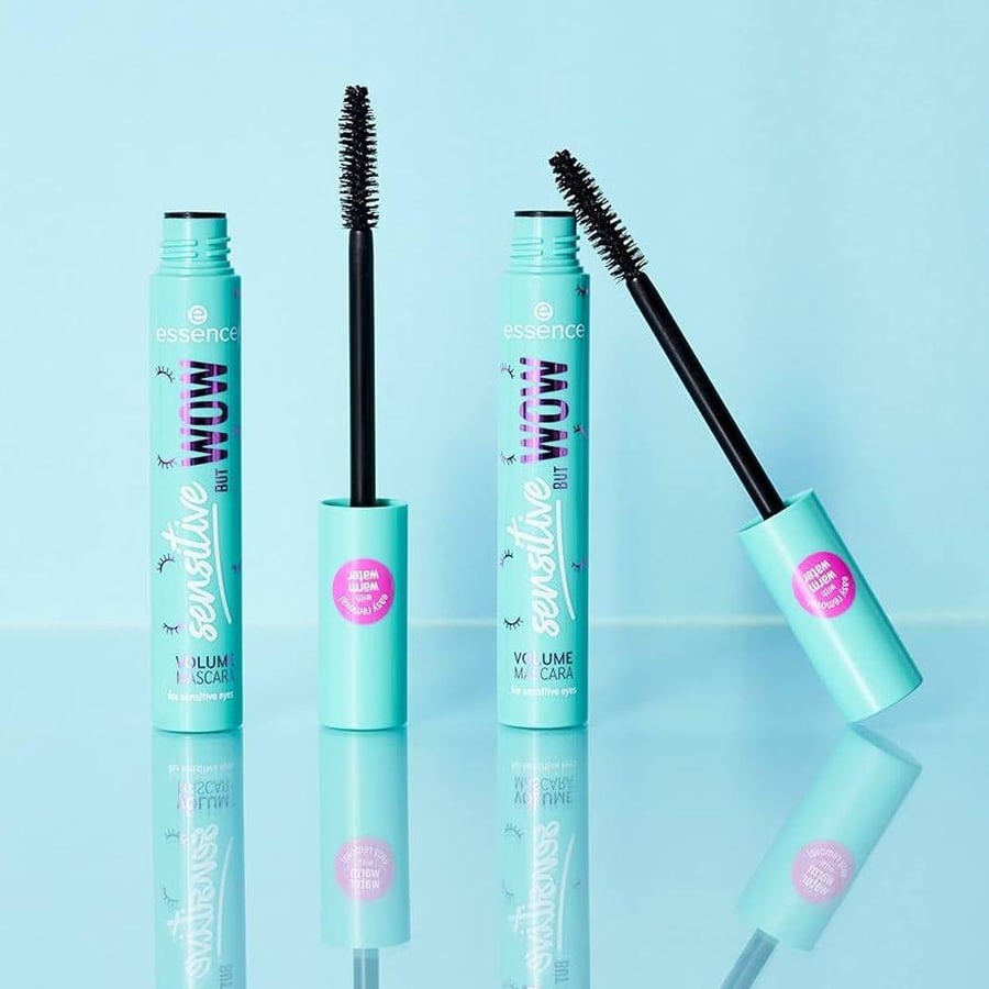 ماسكارا فوليوم Sensitive من essence لون Teal وغطاء ملولب