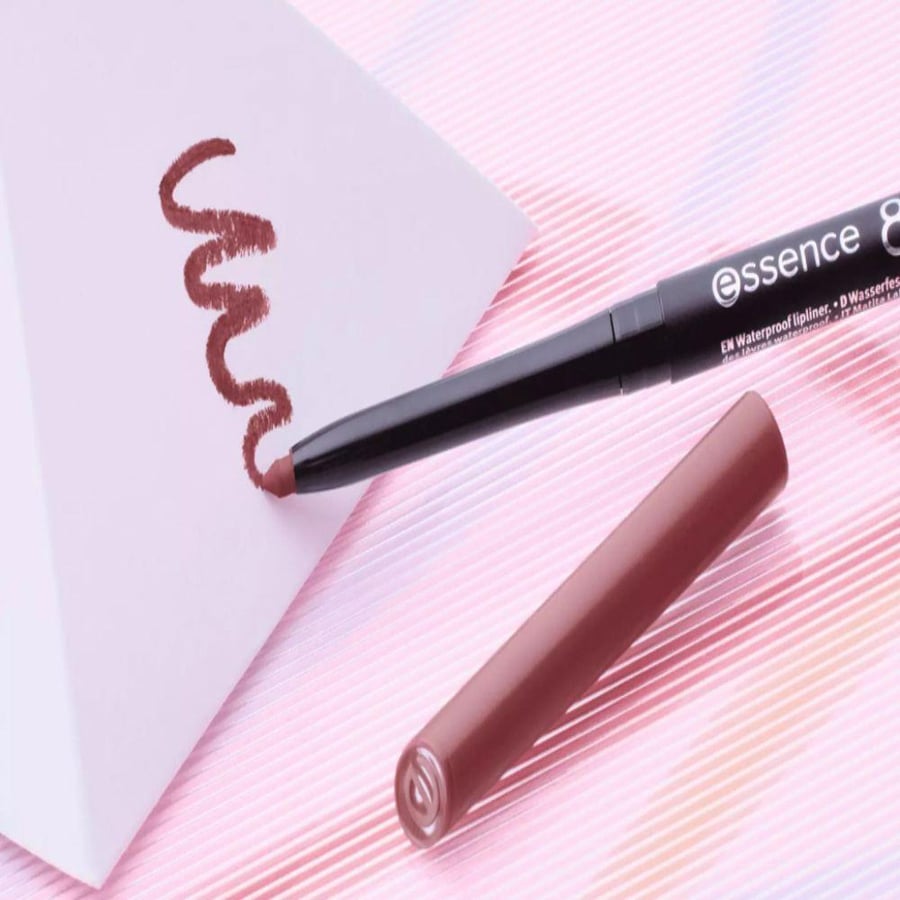 محدد شفاه مطفي Comfort Matte من essence ثبات 8 ساعات وتركيبة مريحة