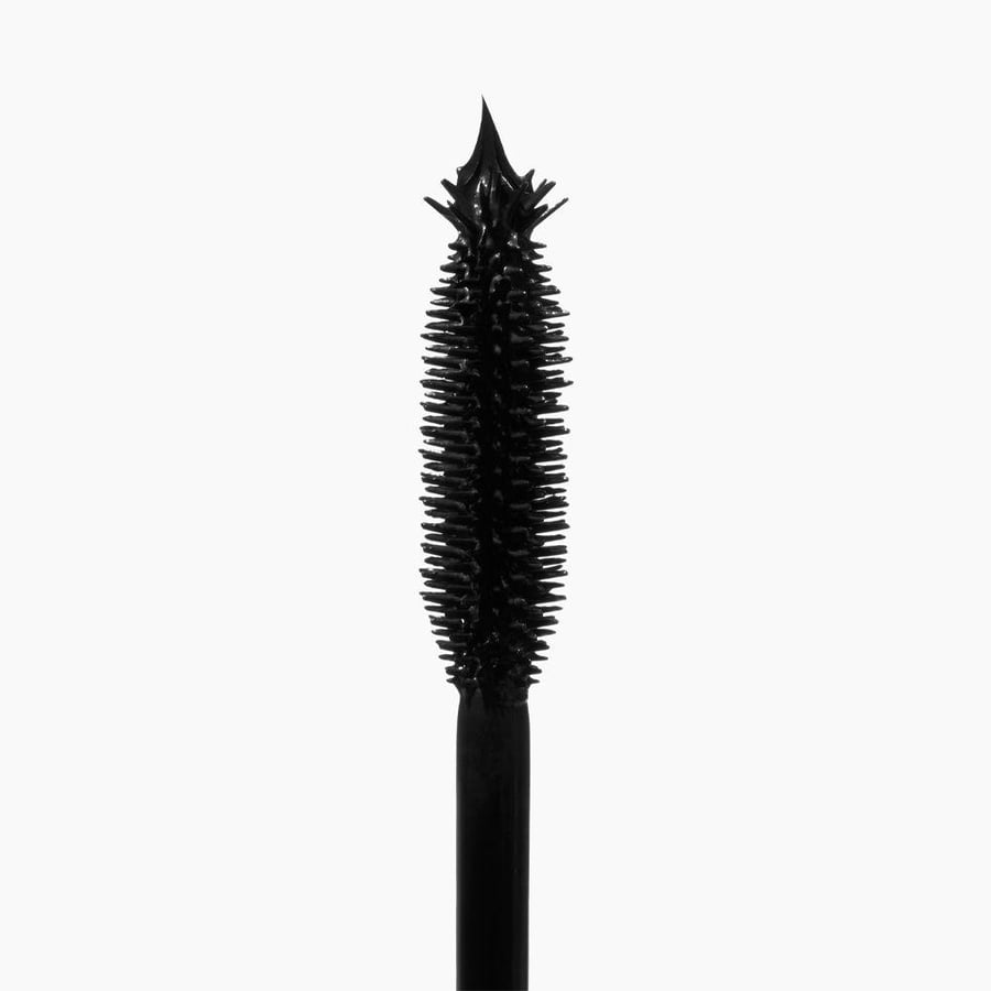 مسكارا اكستريم فوليوم من CALLA MAKEUP أسود بفرشاة حجمية وأنبوب أبيض