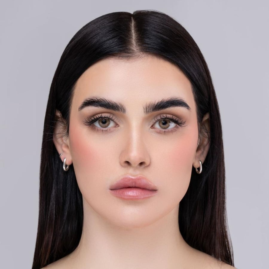 عدسات زينة ملونة هوت كوكا من بيوتيس لمسة طبيعية أنيقة