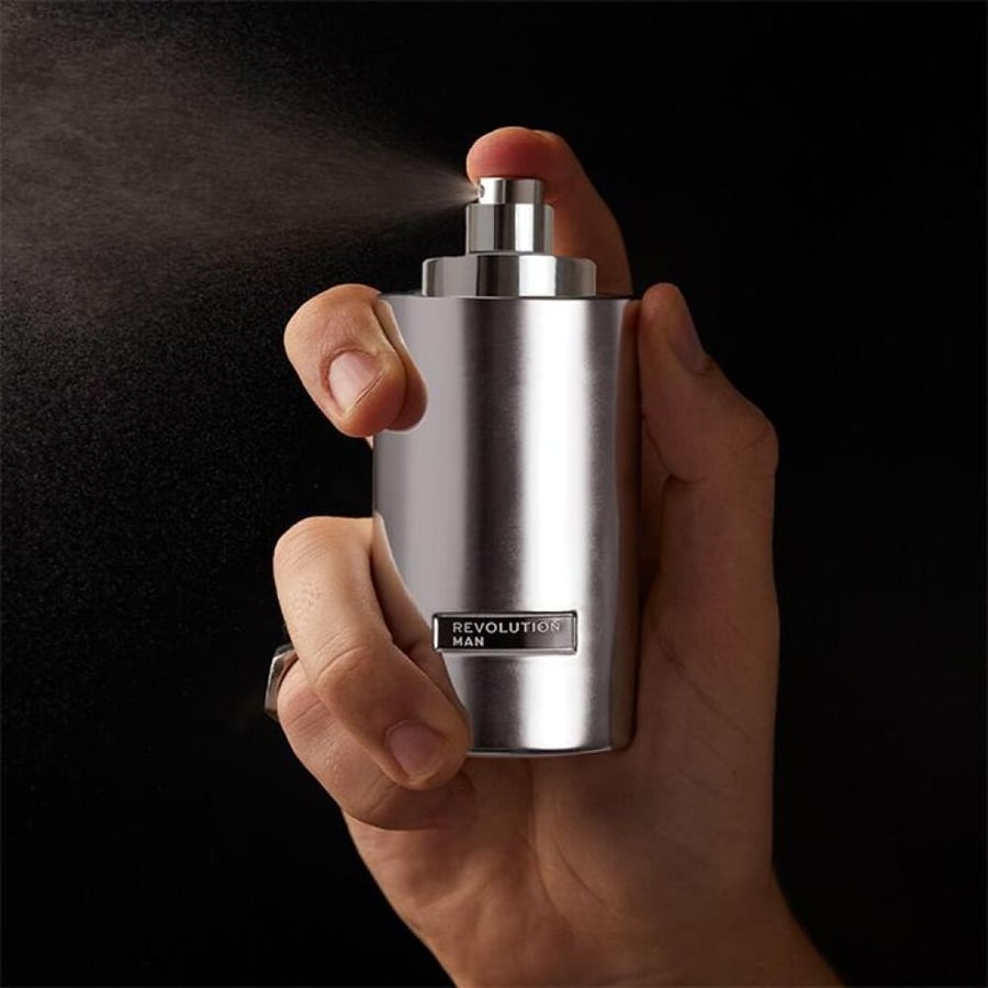 عطر او دو تواليت رجالي ريفلوشن مان ريشوريشن زجاجة فضية أنيقة