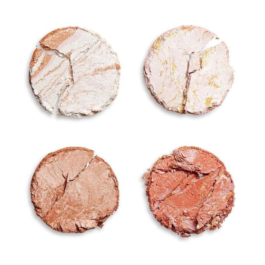 باليت خدود 4 أقراص من Makeup Revolution London بحافظة شفافة