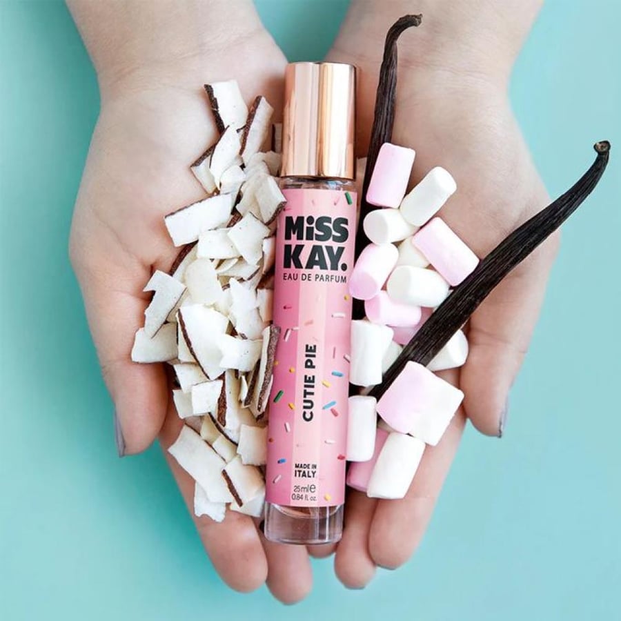 عطر نسائي أو دو برفيوم كوتي باي من Miss Kay وردي 25ml