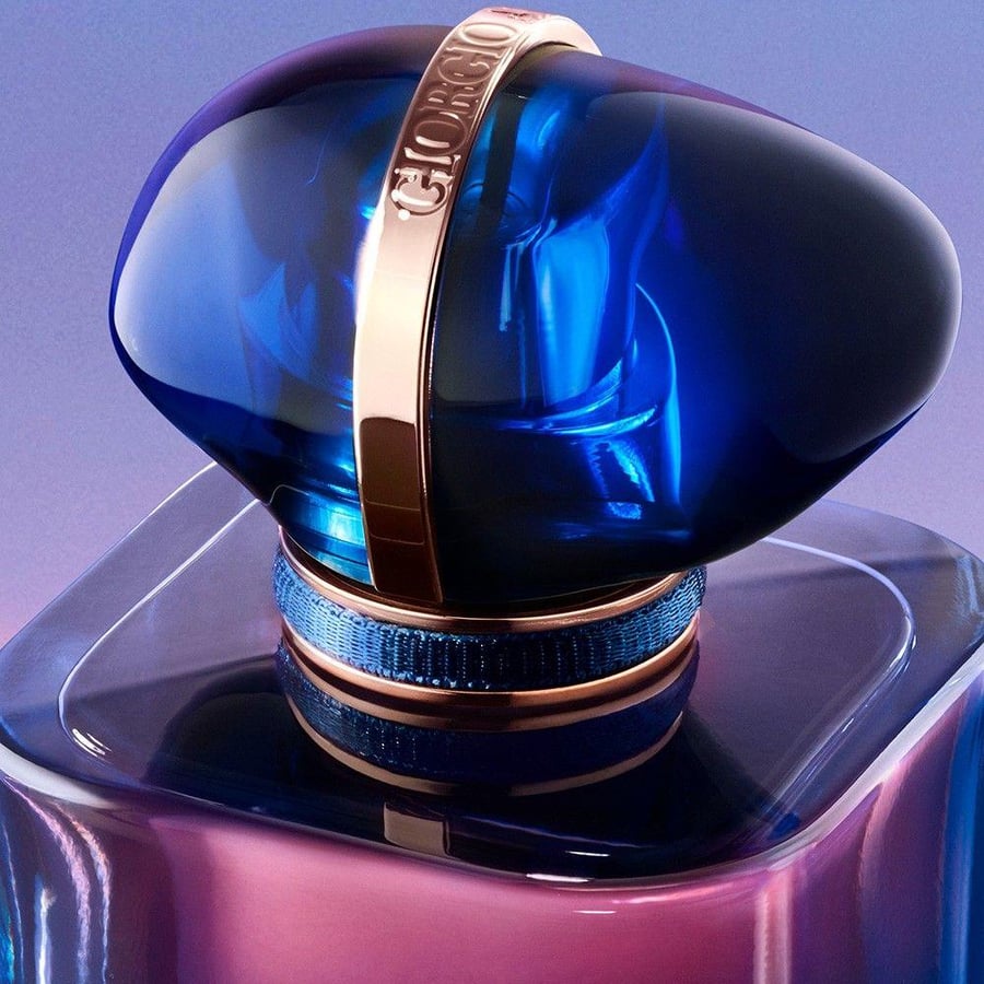 عطر ماي واي برفيوم من جورجيو أرماني زجاجة زرقاء بغطاء روز جولد