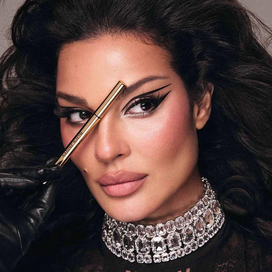 كحل سائل أرتيستك من Nadine Njeim ذهبي أنبوب بلاستيكي