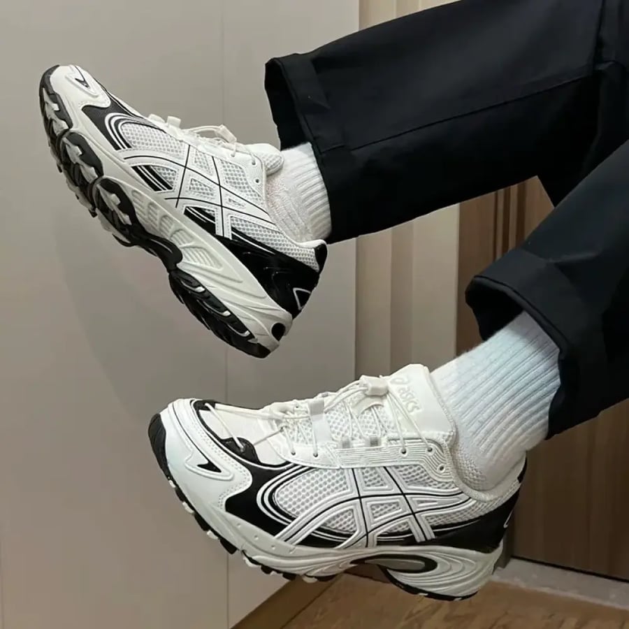 GEL KAYANO 14' VANILLA TARMAC, silver and black