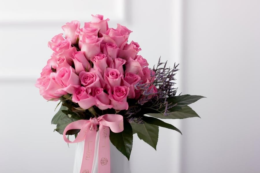 Pink Rose Vase with Livo 20 Pieces
