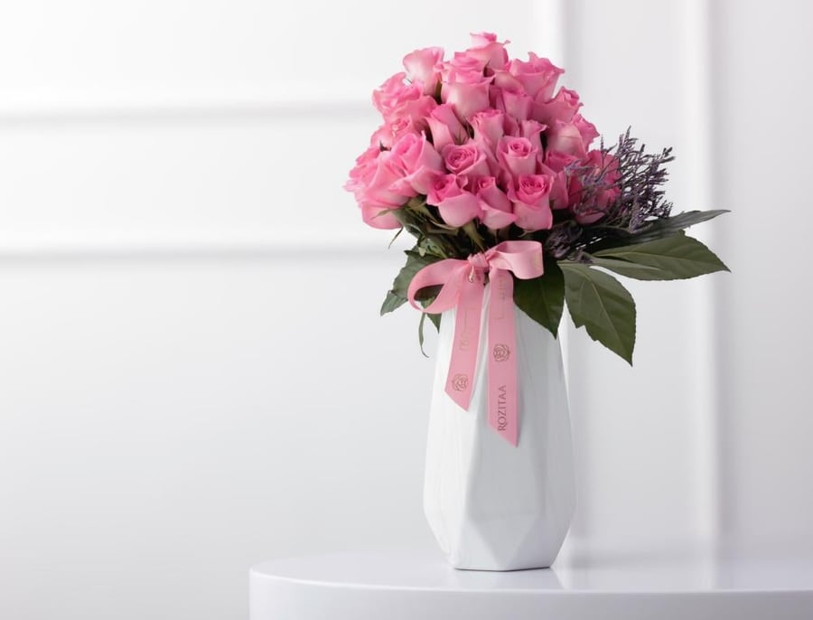 Pink Rose Vase with Livo 20 Pieces