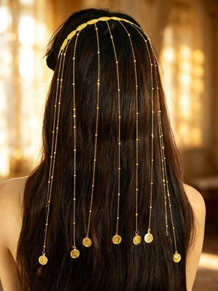 تاج رأس ذهبي بسلسلة وقِطع معدنية