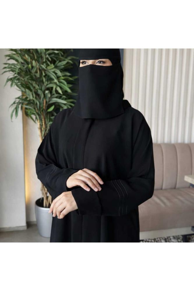 عباية سوداء أنيقة بلمسة عصرية