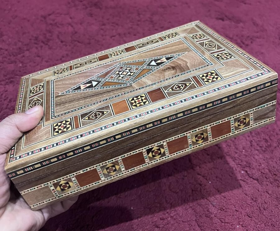 صندوق خشبي صناعة سورية مستطيل نقش ٢٥ سم