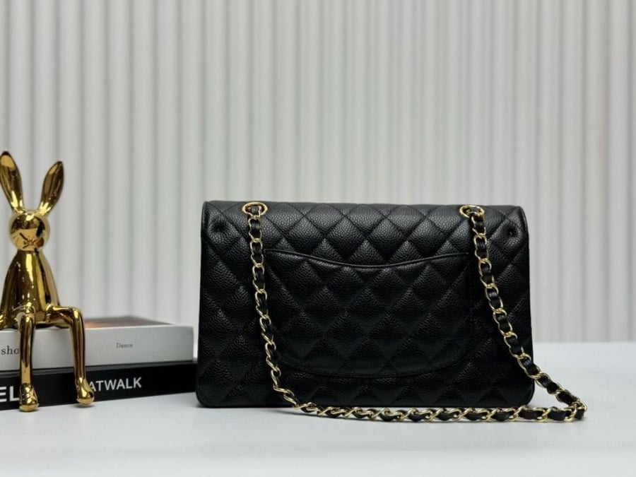 Chanel clasic flap size medium in real leather "جلد حقيقي"