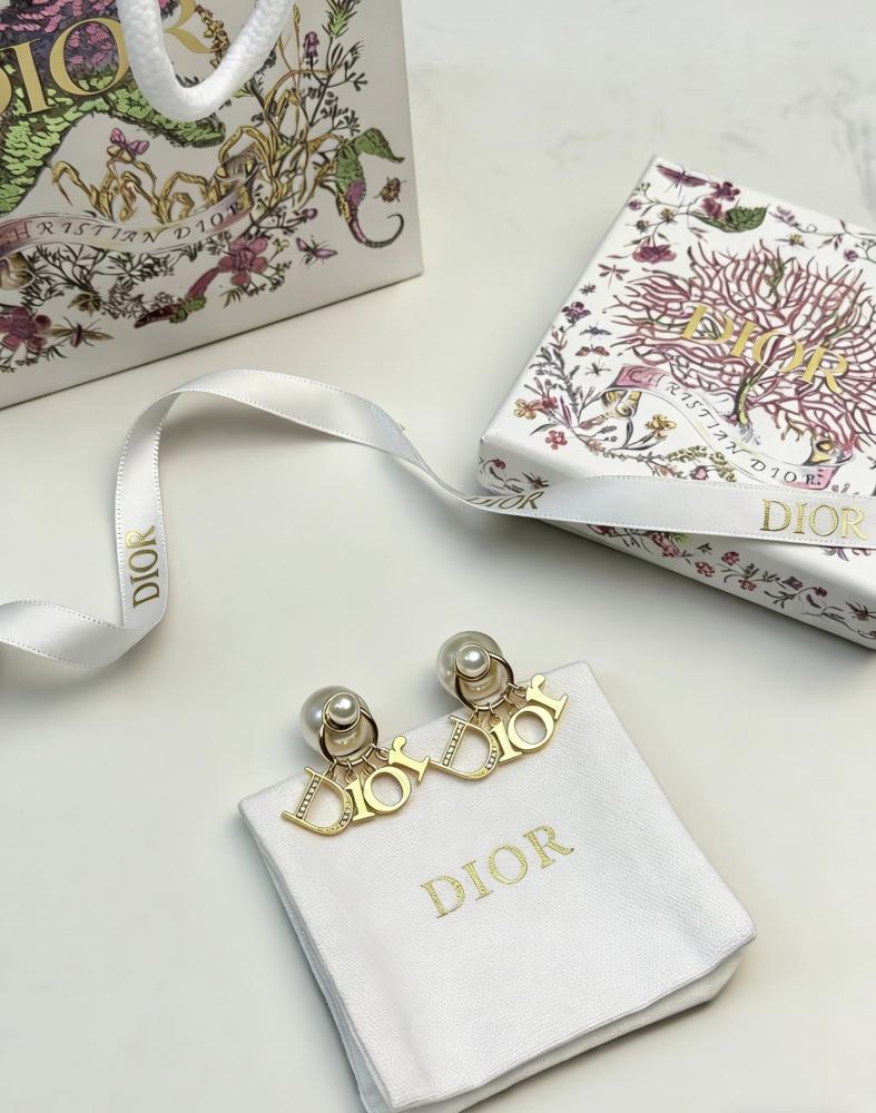 Dior earring