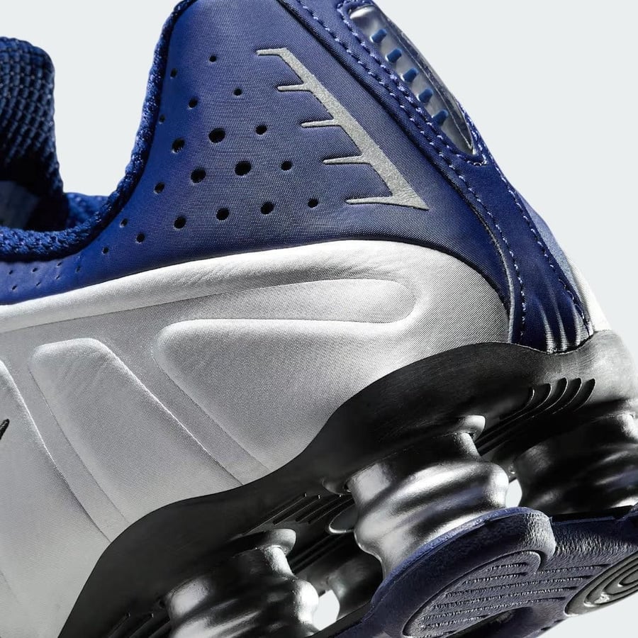 NIKE SHOW R4