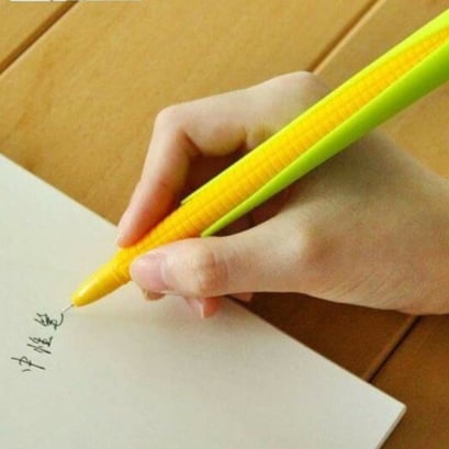 قلم ازرق شكل ذرة